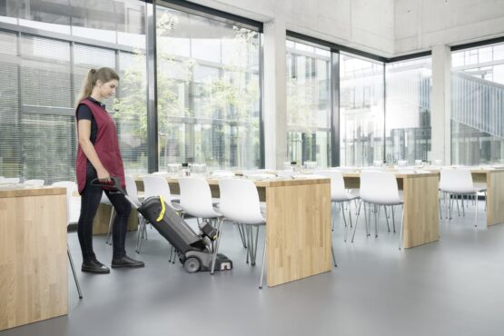 karcher_LAVADORA DE PAVIMENTOS KARCHER BR 30/4 C BP Pack_1.783-228.0