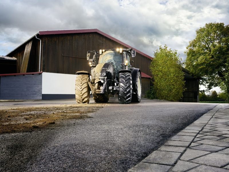 Campaign_agriculture_tractor_valtra_oth_01_CI15_96 dpi (jpg)